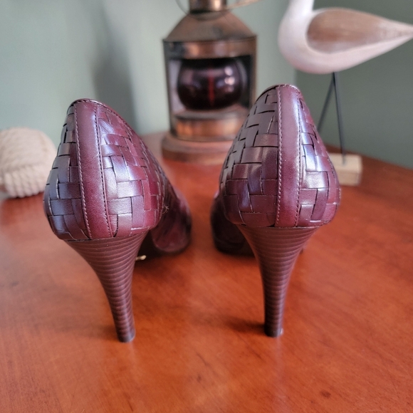 Cole Haan Mahogany Woven Leather 3.5"  Wood Stacked Heels Size 10B - Picture 3 of 16